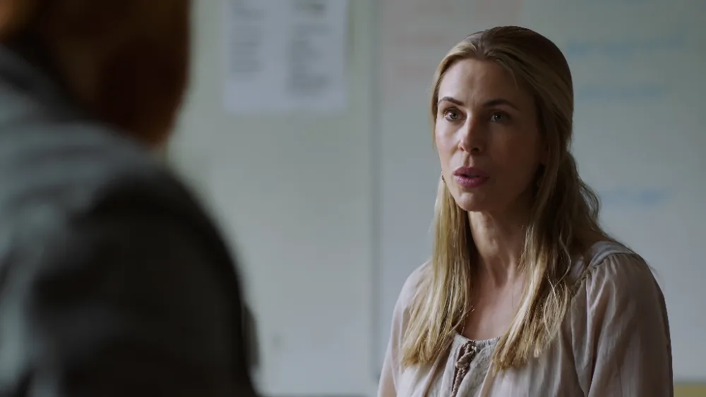 Therese Järvheden som läraren Nora i Beck – Utan uppsåt Therese Järvheden i rollen som läraren Nora i en dramascen från polisfilmen Beck – Utan uppsåt