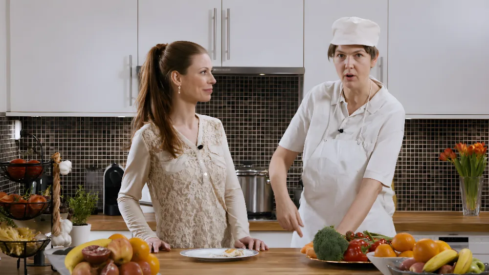 Therese Järvheden i komediserien Anna Blomberg Show (2014) Therese Järvheden i komedi - i en sketch tillsammans med Anna Blomberg från Anna Blomberg Show (2014)